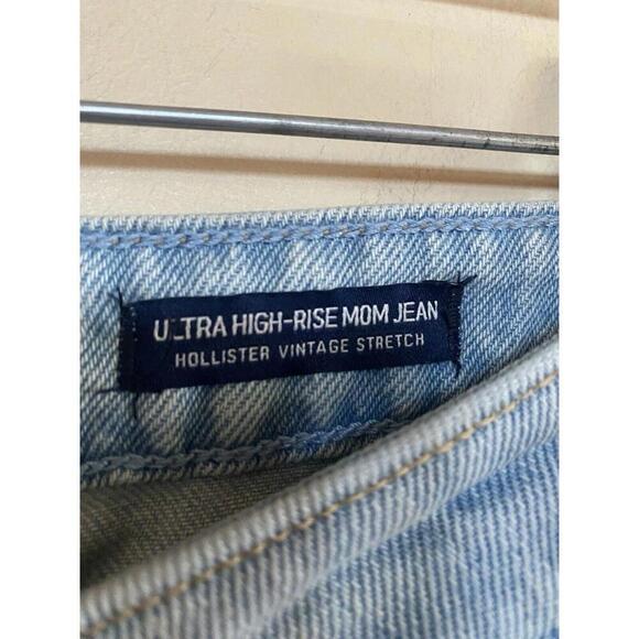 Hollister Lightwash Destressed Jeans Utra High Rise Mom Jean 5R W27 L27 - Picture 4 of 4